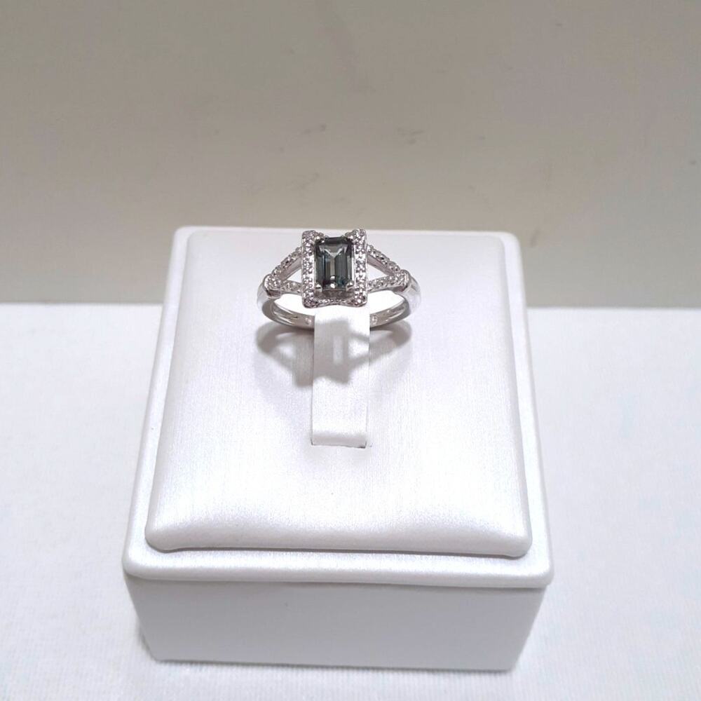 Avon Sterling Silver Ring Simulated Emerald Haloed by CZ's Size 6
